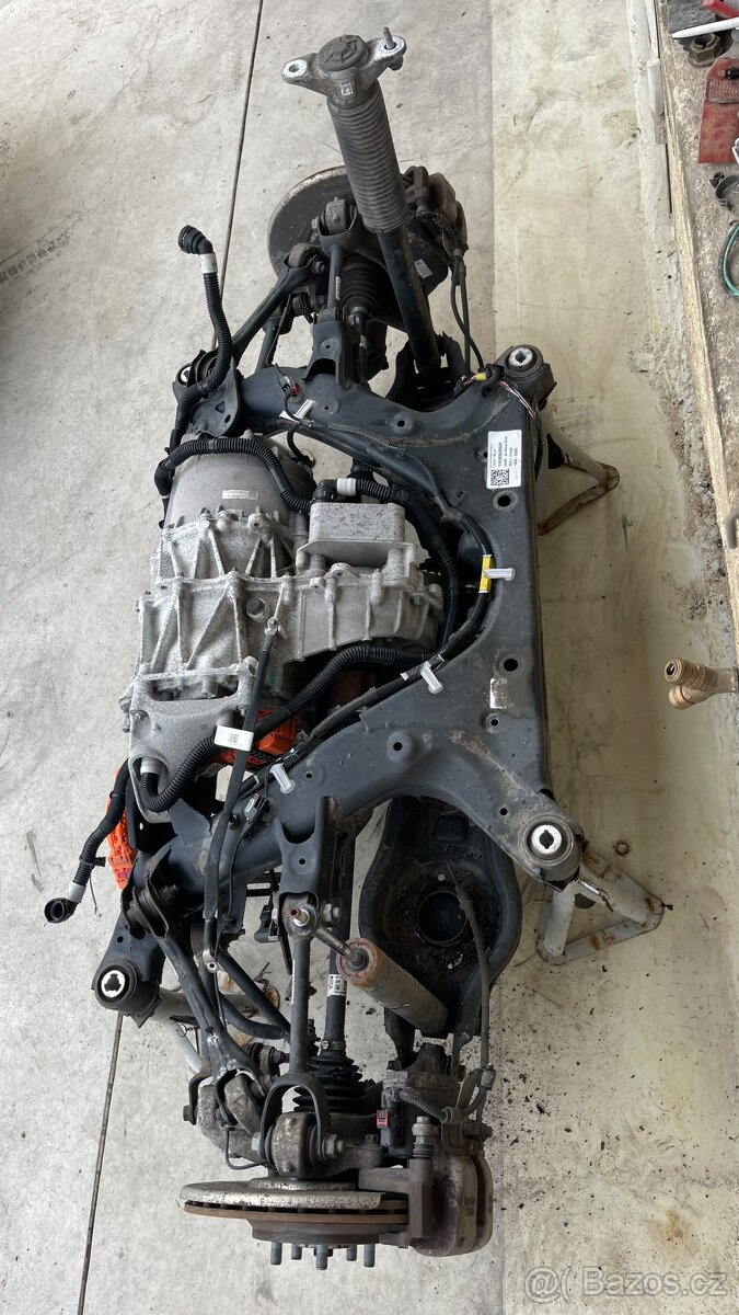 Tesla 3 - zadní náprava / motor / ramena - 4