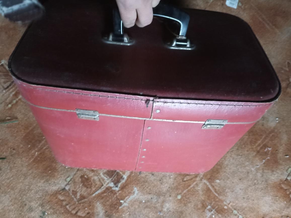 Starý kufr- bedna s klíčem - 4