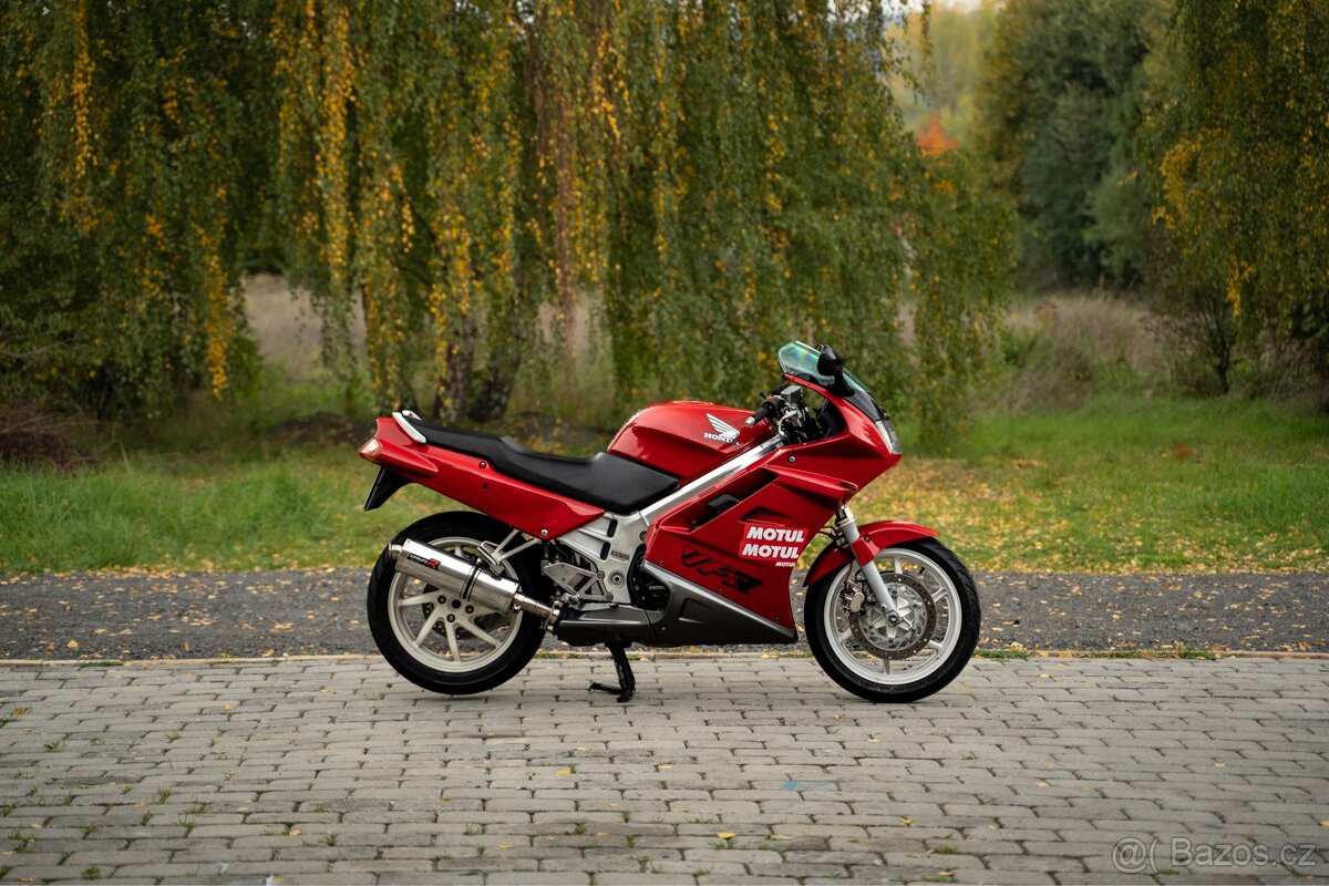 Honda VFR750F RC36/1 - 4