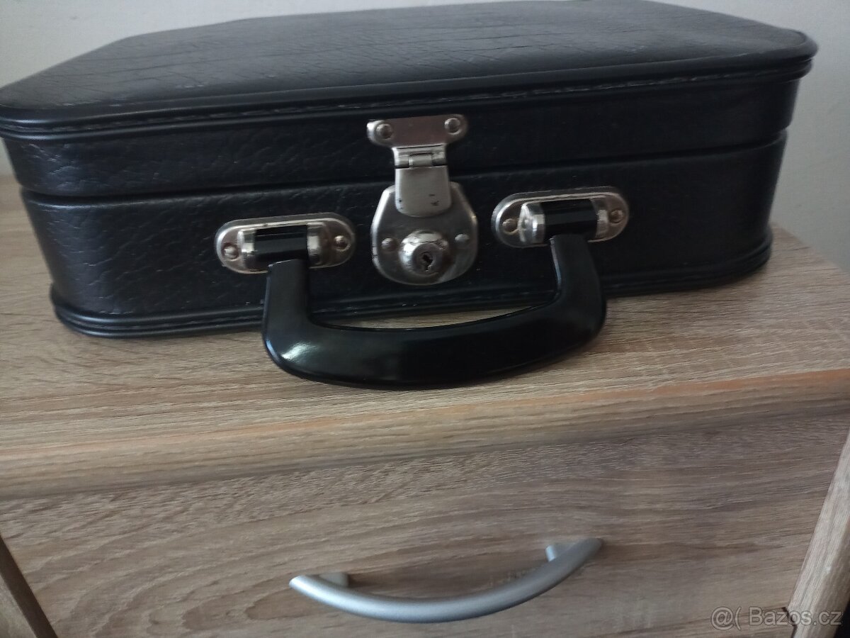 Prodám B Klarinet Amati po Go - 4