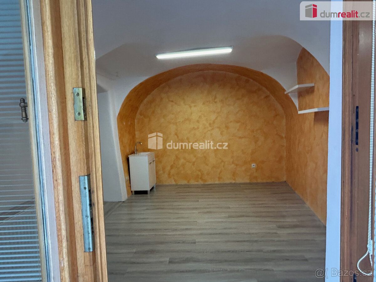 pronájem komerčního prostoru 16 m2 - 4