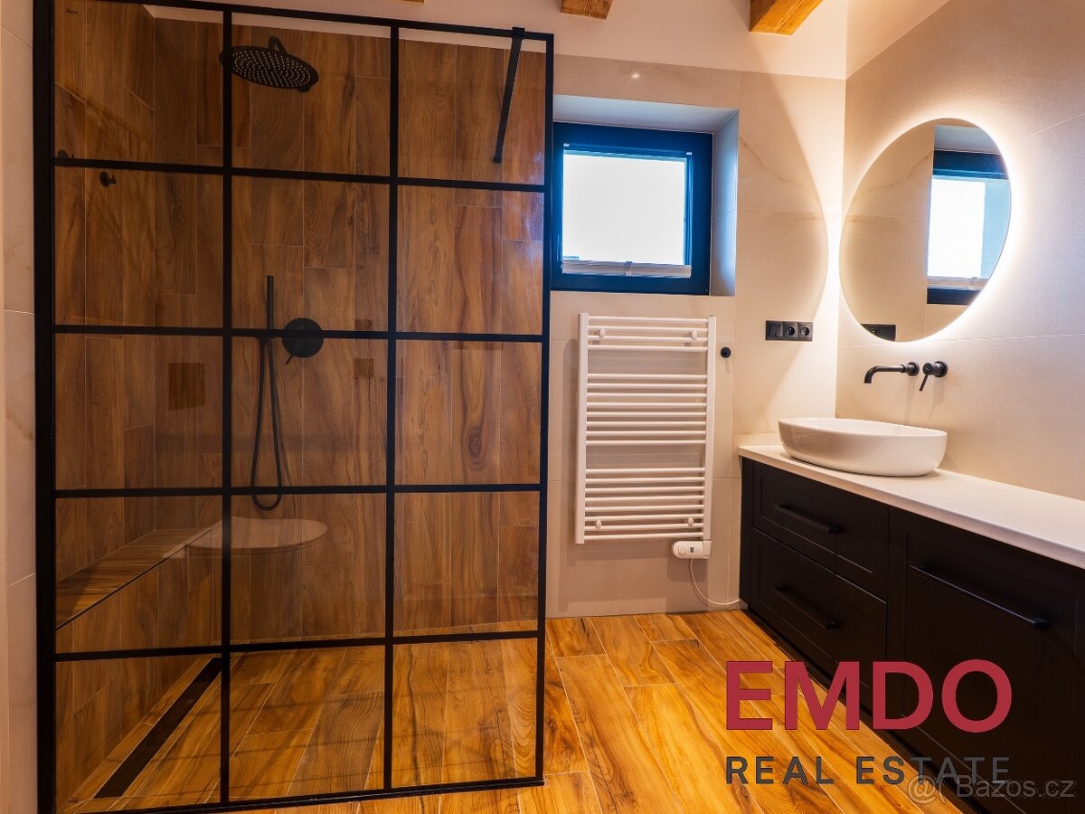 Prodej domu 196 m² s pozemkem 994 m² - 4