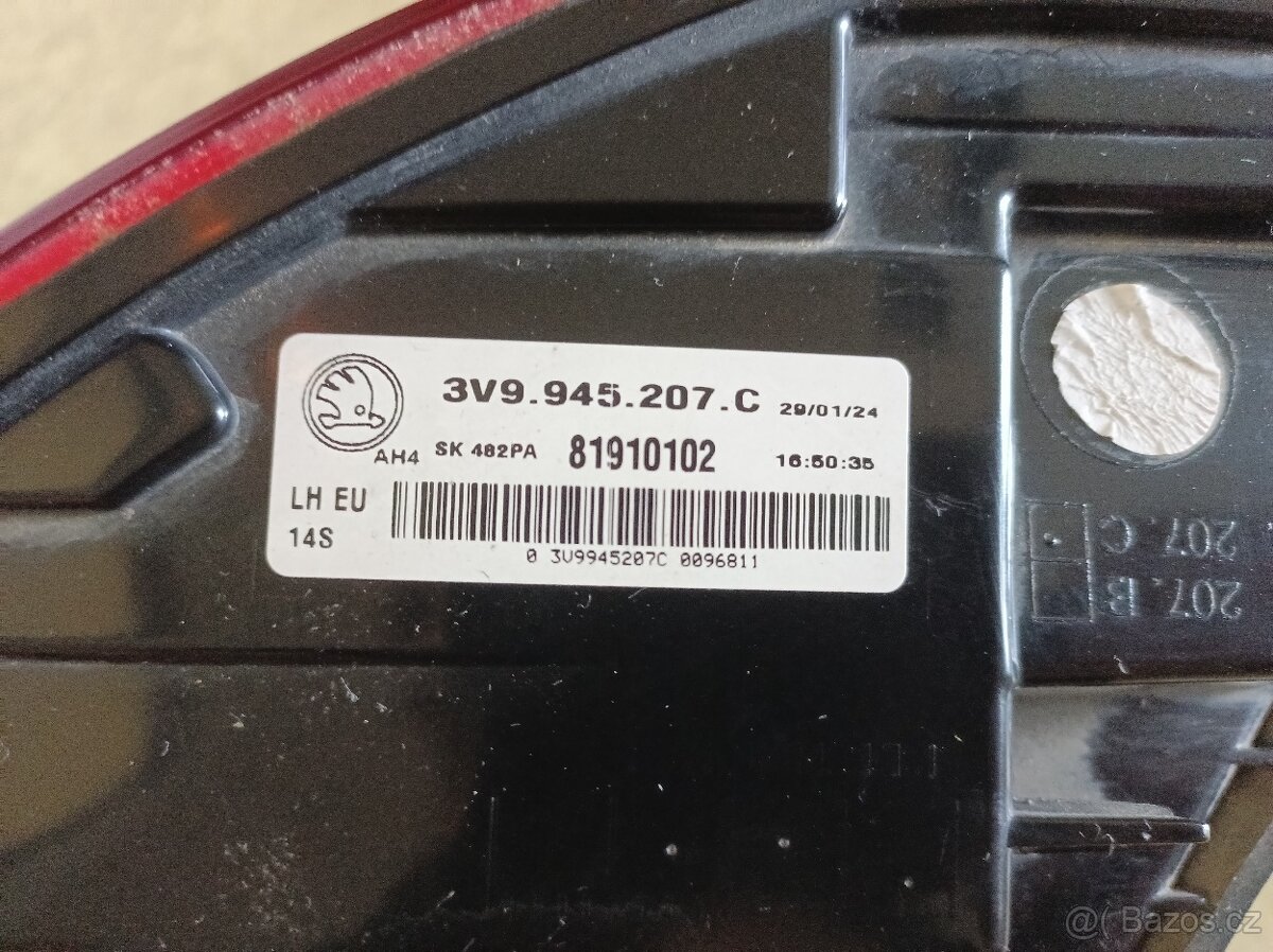Škoda Superb 3 combi - Zadní levé světlo 3V9945207C - 4