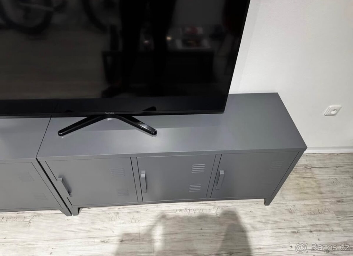 Kovový TV stolek - 4