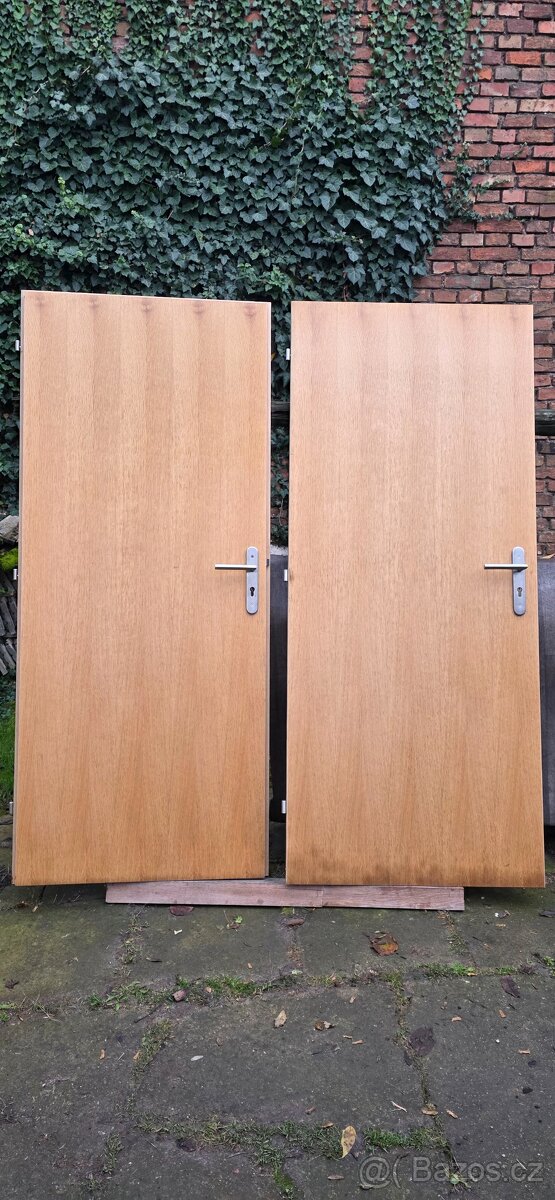 2x dveře dubová dýha vč. kování - 4