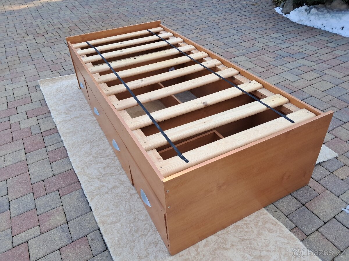 POSTEL S ROŠTEM A TŘEMI ŠUPLATY - 4