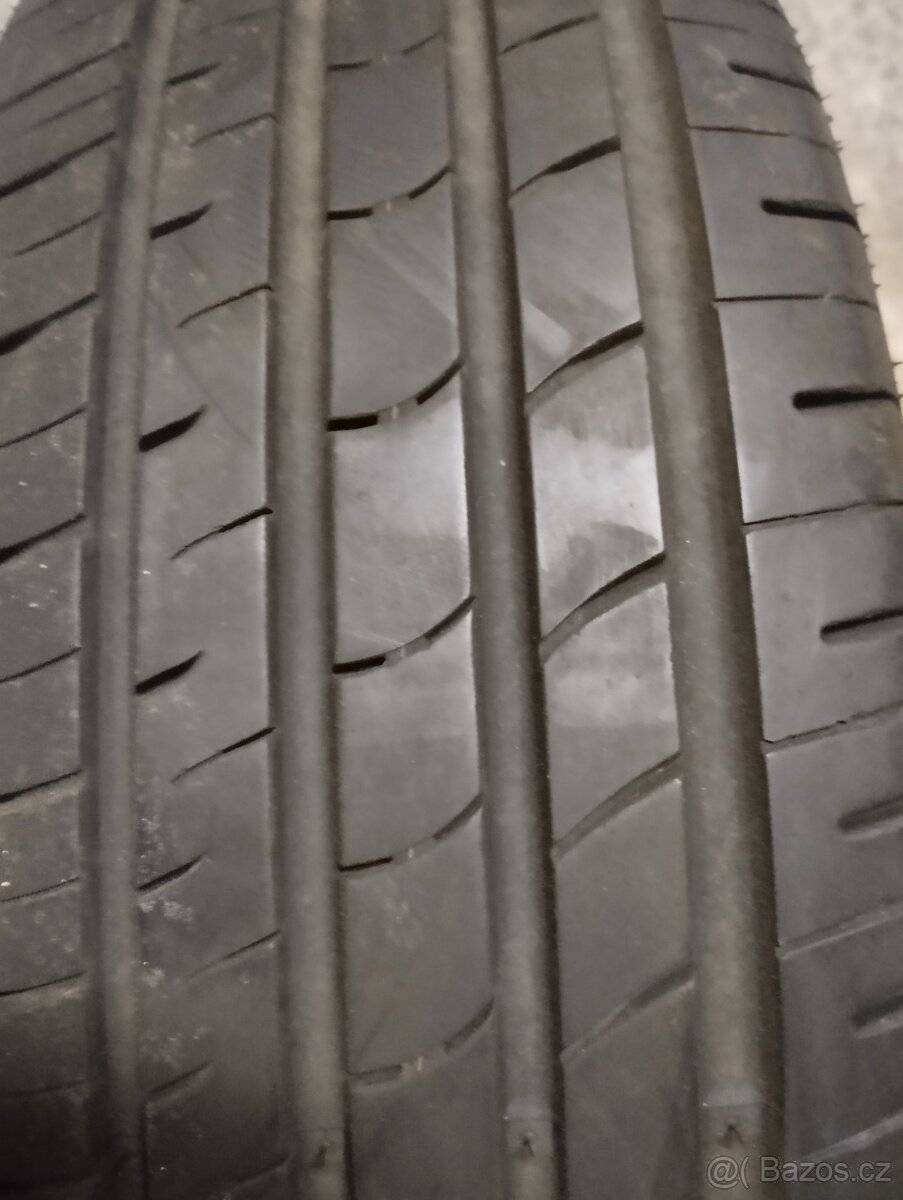 Nexen 225/65R17 DOT4818 - 4
