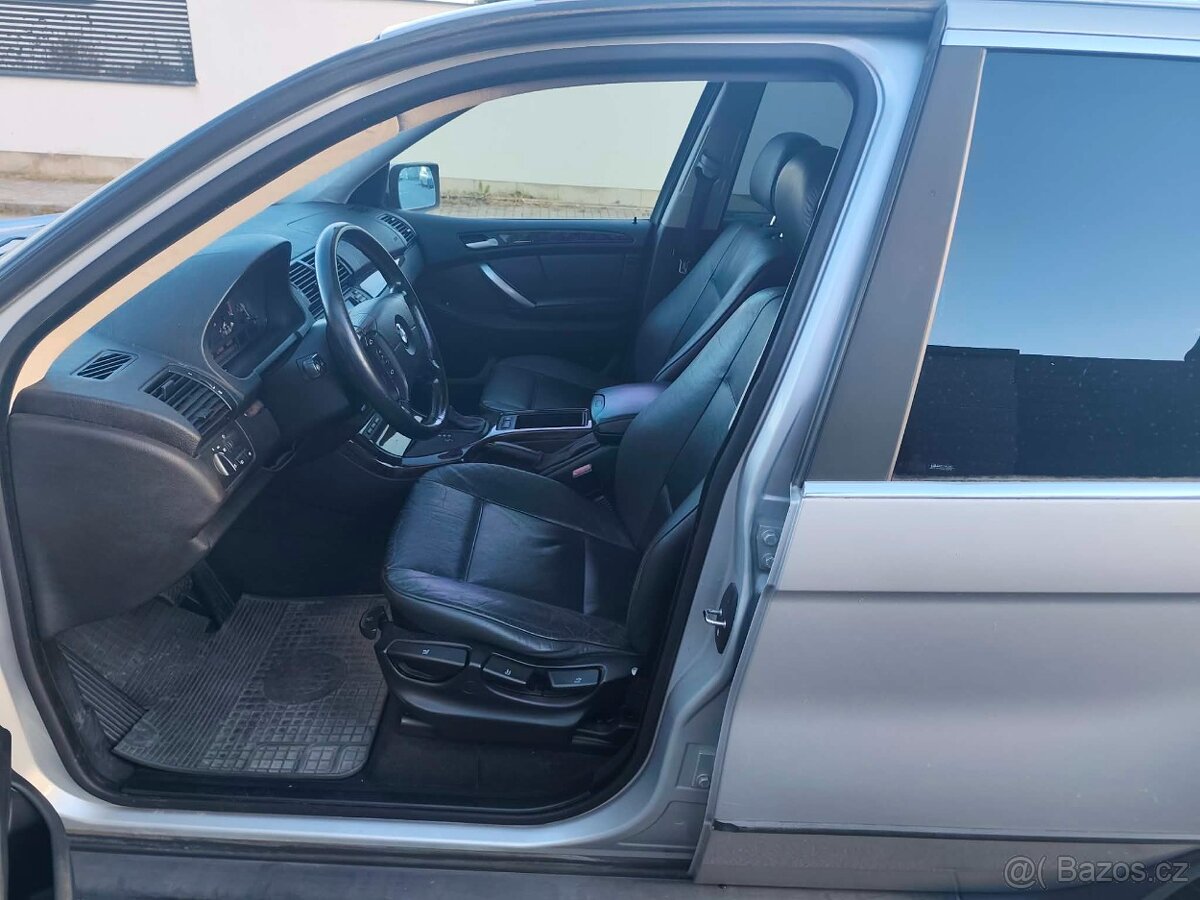 BMW X5 4.4i - 4