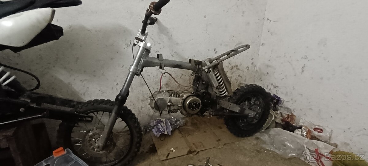 Oprava a lakování díly či plastu a motorek