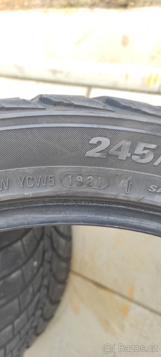 Kumho 245/40 r18 - 4