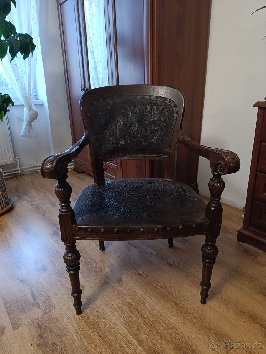 Starožitné křeslo - 4