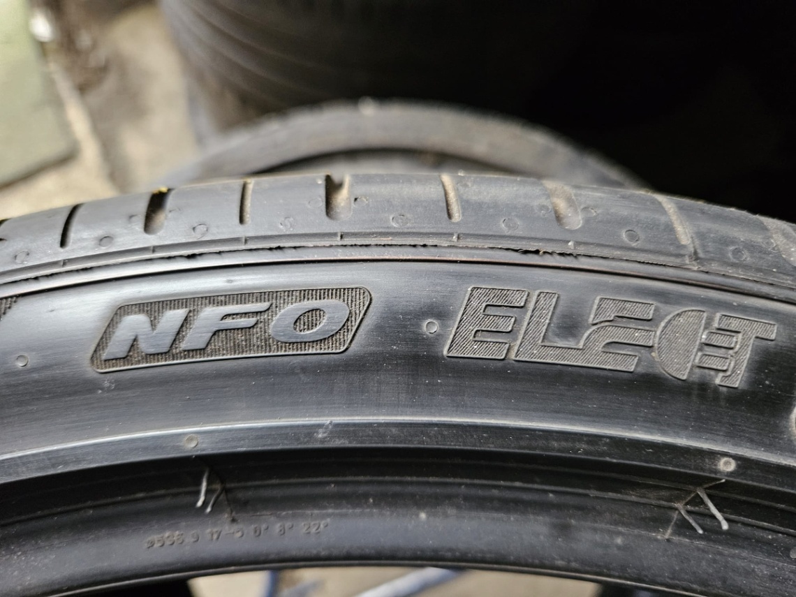 305/30R21 (104Y) Pirelli P Zero TM NF0 ELECT 2ks - 4