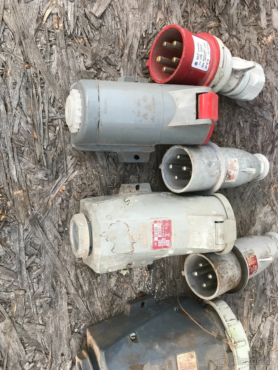 zástrčky / zásuvky na 380/400V - 4