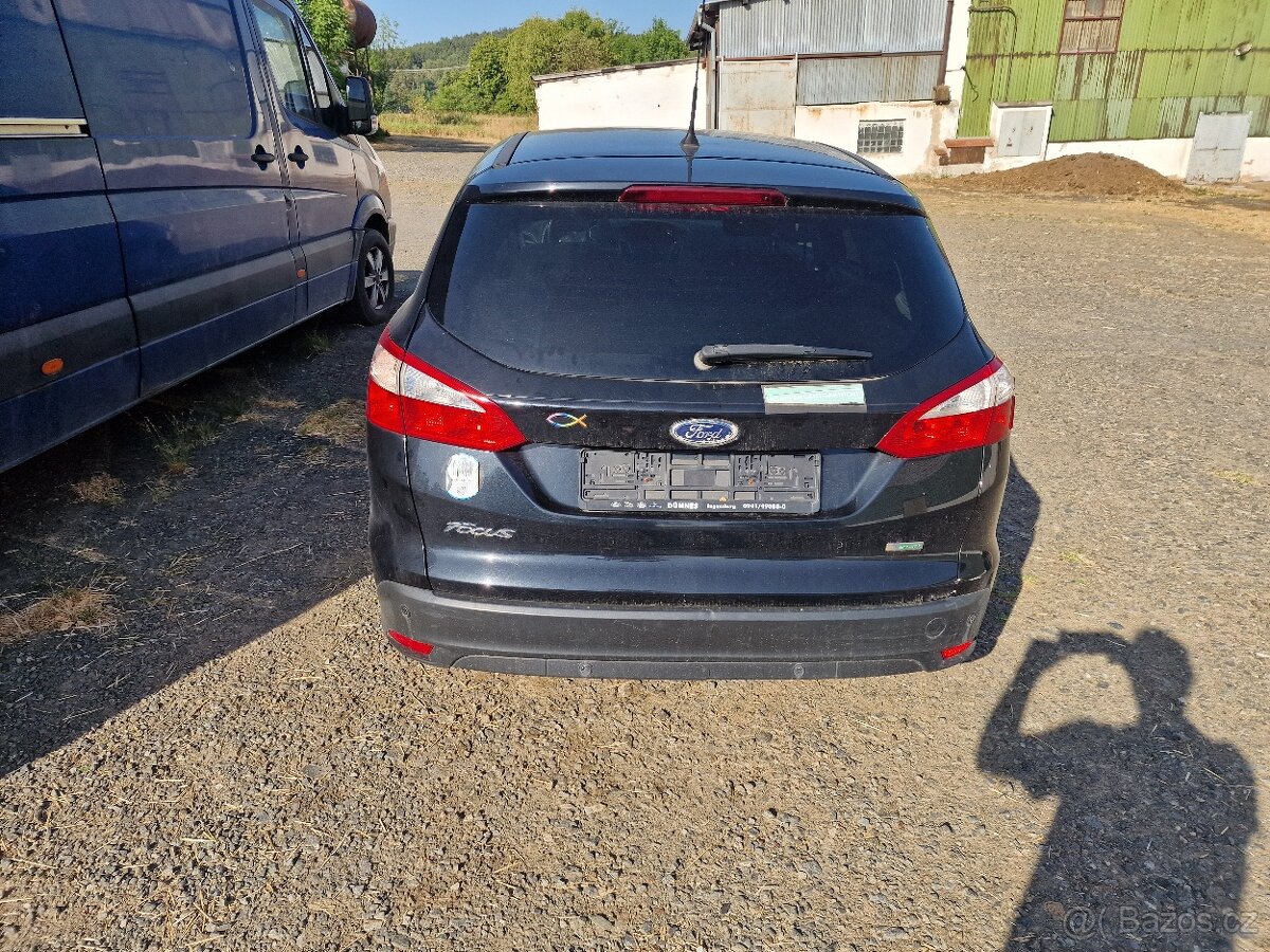 Ford Focus combi mk3 1.0i Ecobooast černá barva - 4