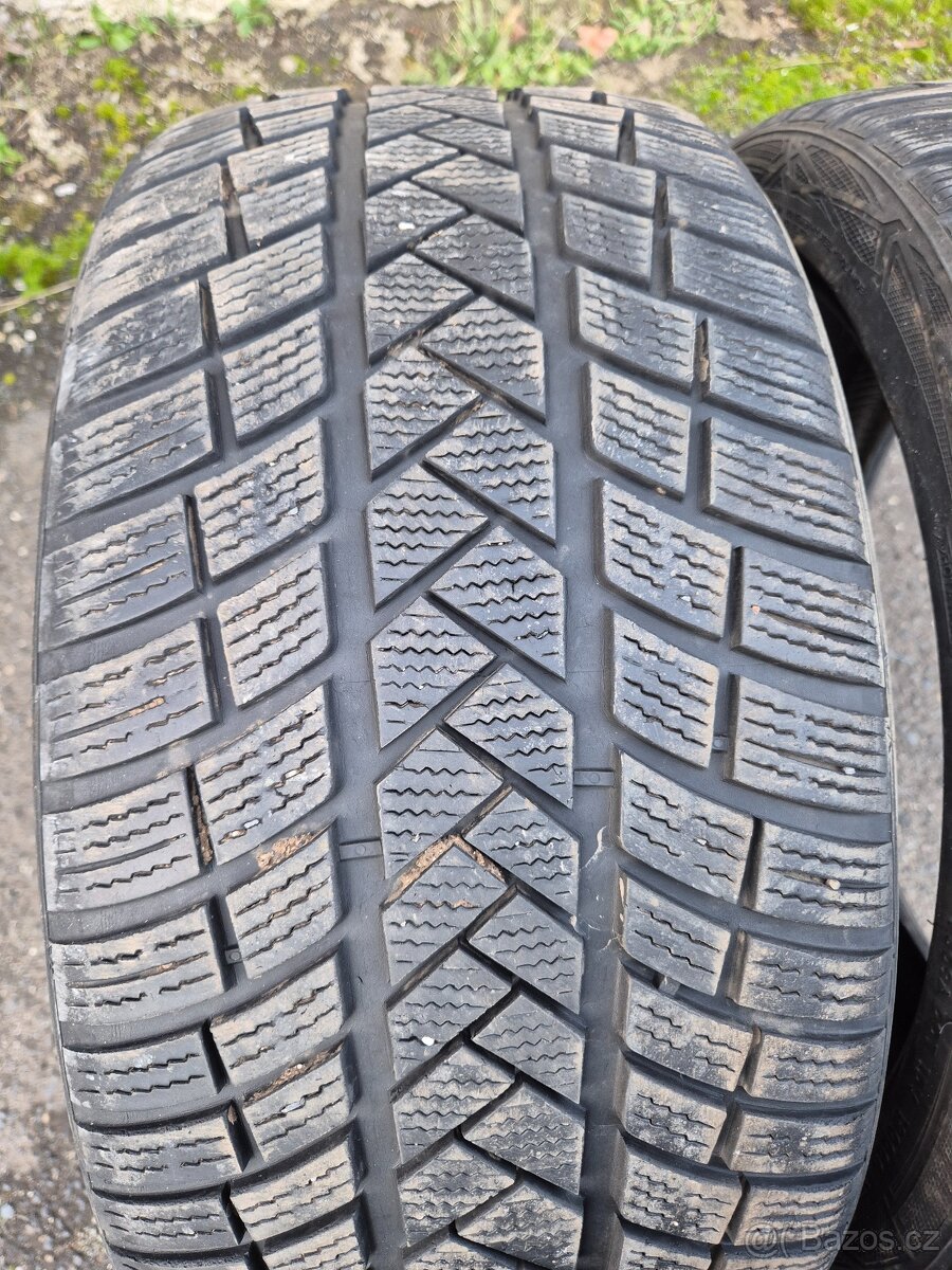 235/40r19 -Zimni 2ks Vredestein 6mm - 4