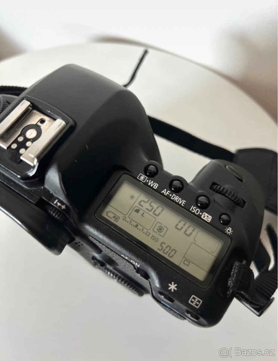 Fotoaparát Canon EOS 5D Mark II s příslušenstvím - 4