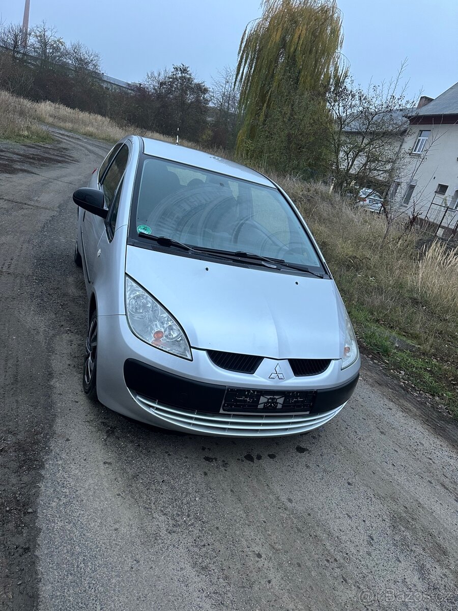 Prodám Mitsubishi Colt CZ3 ,servisní kniha, nízký nájezd - 4