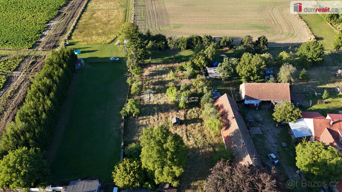 exkluzivní prodej samostatné části dvojdomu, maštale a velké - 4