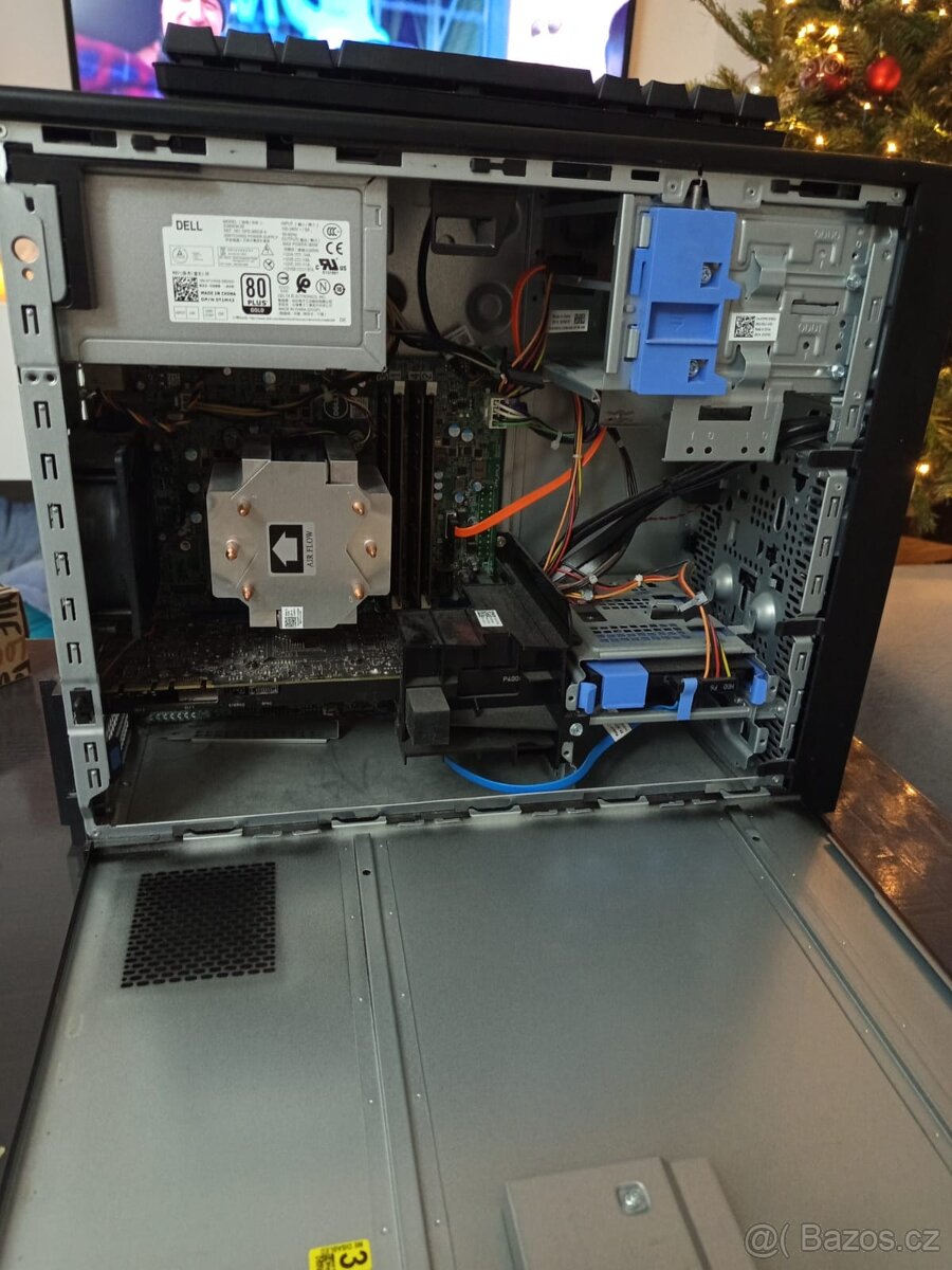 Herní PC DELL + herní klávesnice + ovladač - 4