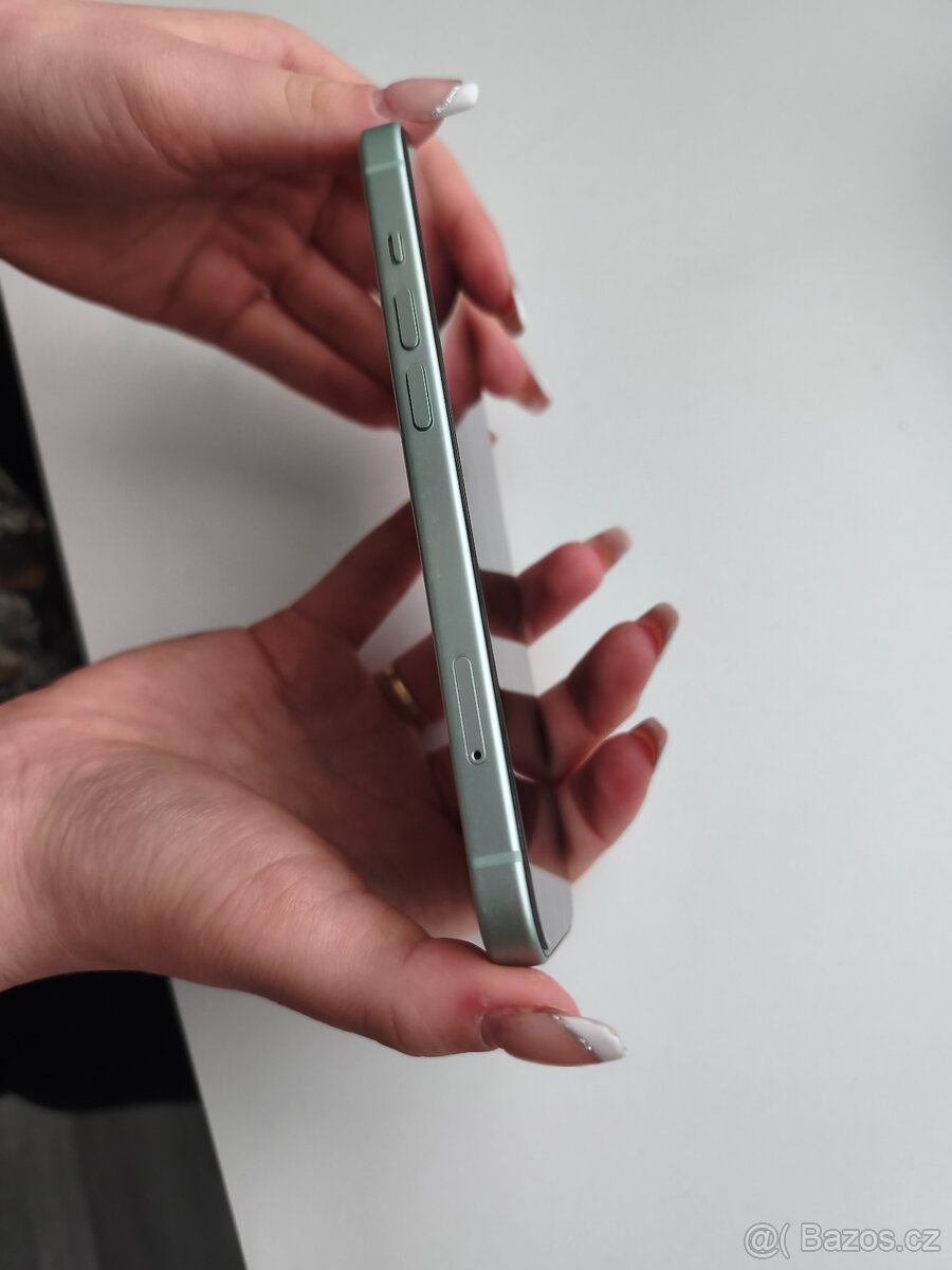 iPhone 15 256 GB - 4