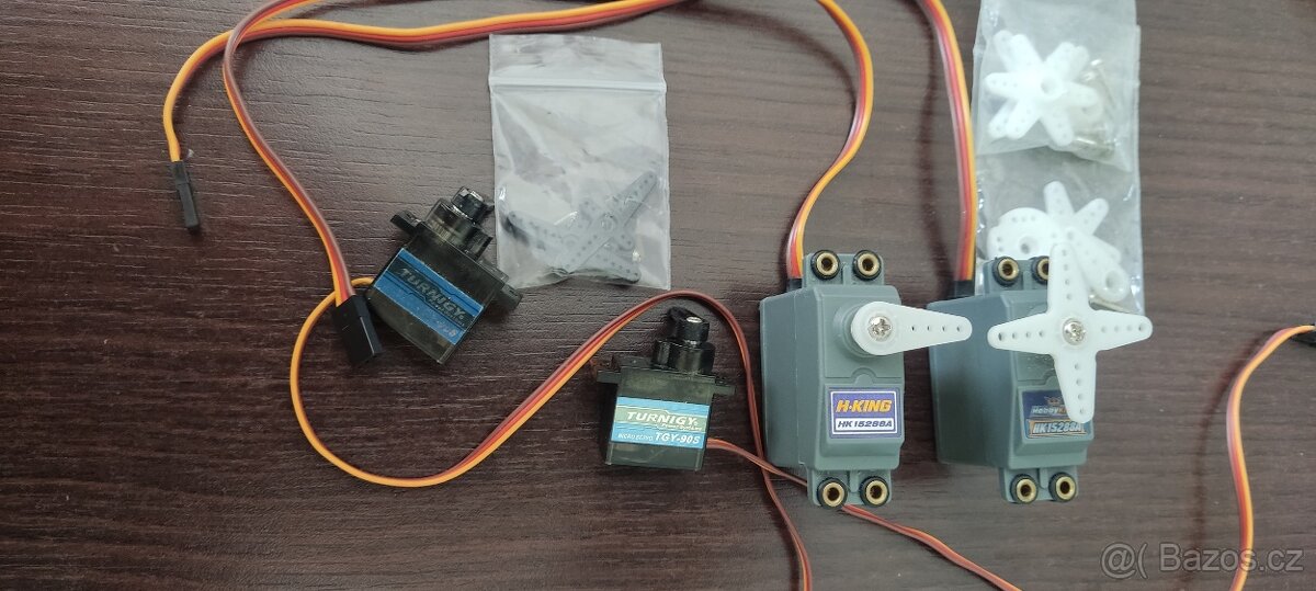 Vrtule, serva, palivové pumpy, olej......... - 4