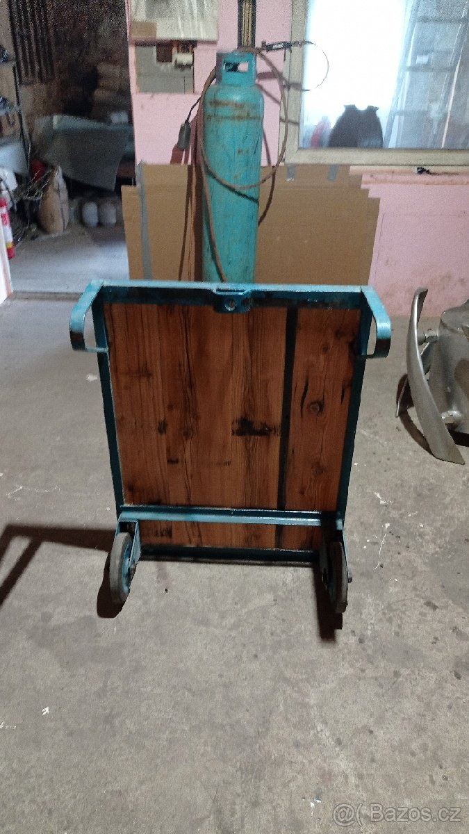 Individuální Stolek - 4