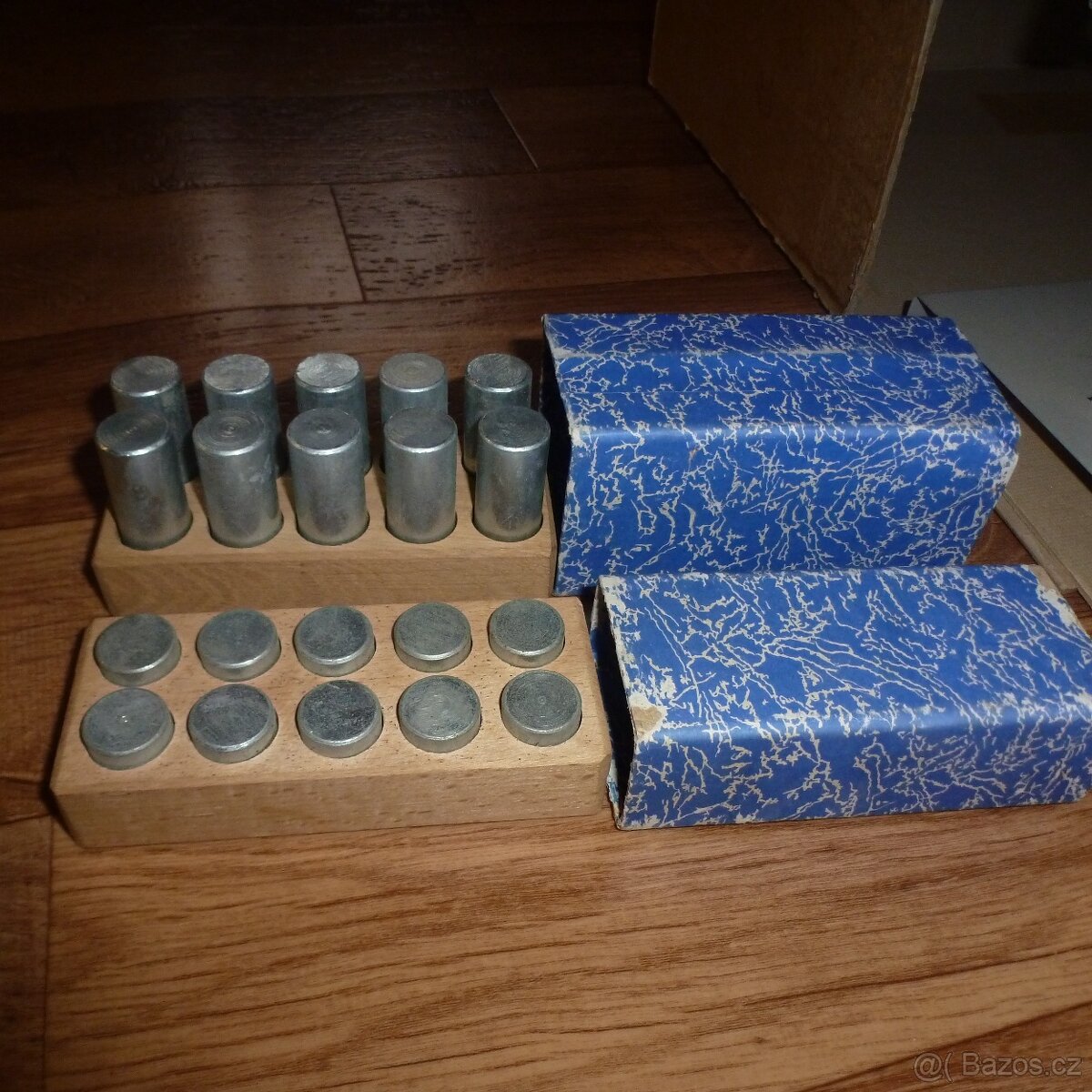 Starožitná kovová kuchyňská váha + 2 sady závaží - 4