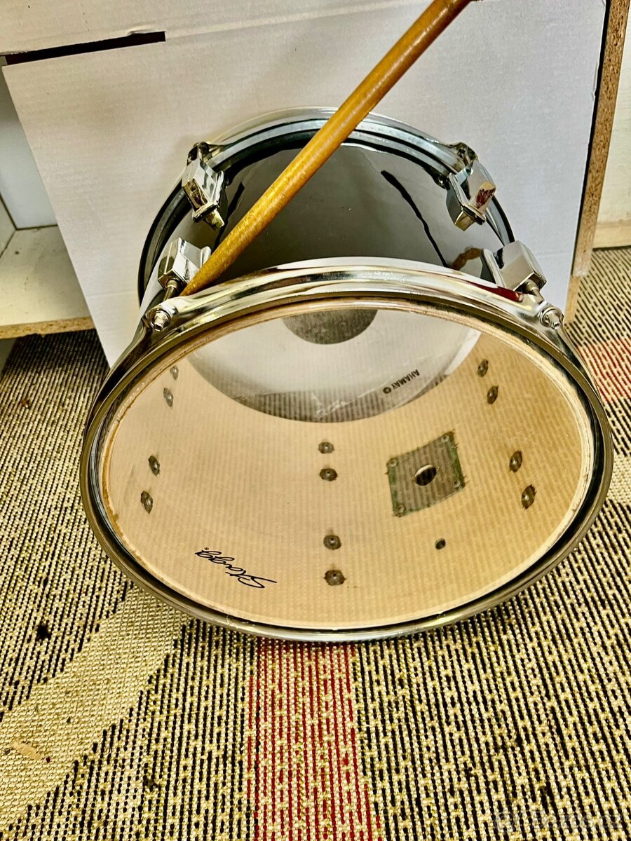 Buben na fandění. - 4