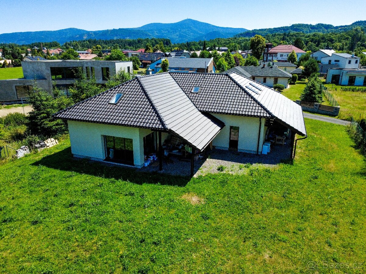 Prodej rodinného domu 7+2 s dvojgaráží Čeladná - 4