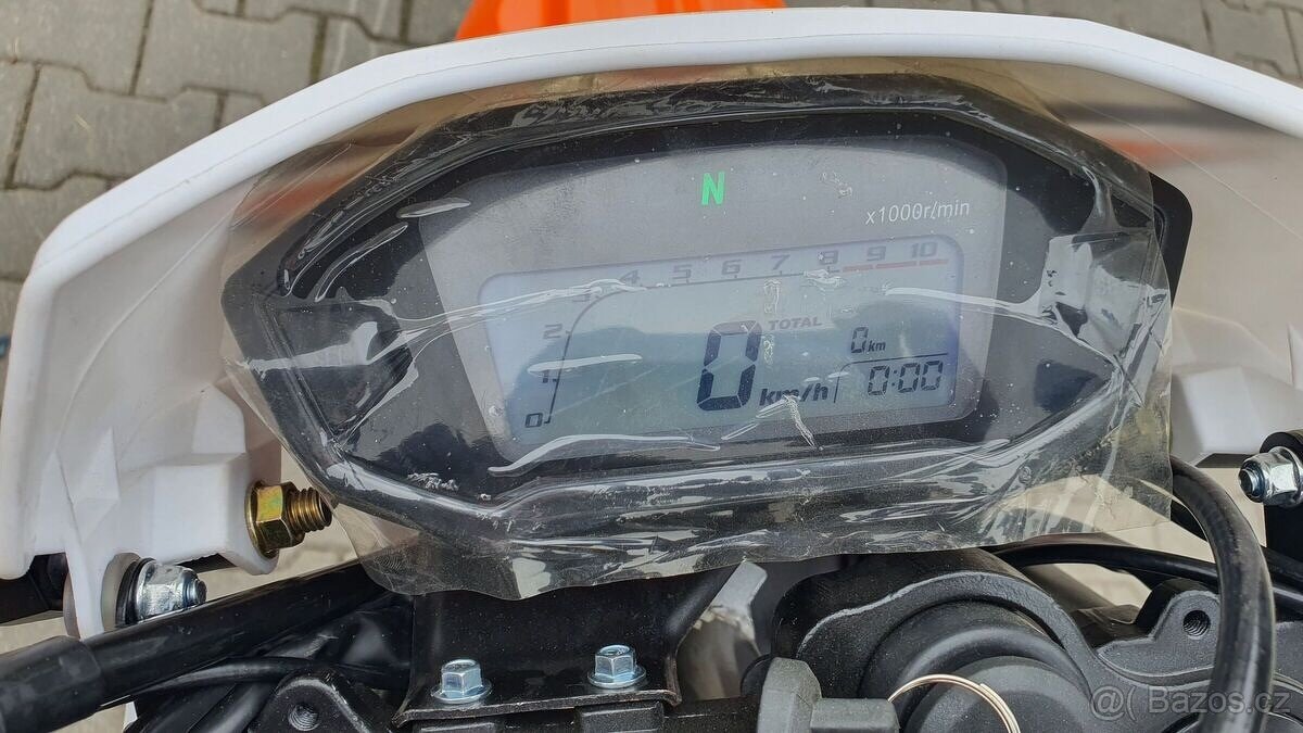 Motorka Mikilon Defender 250RR kola21/18 oranžová - 4