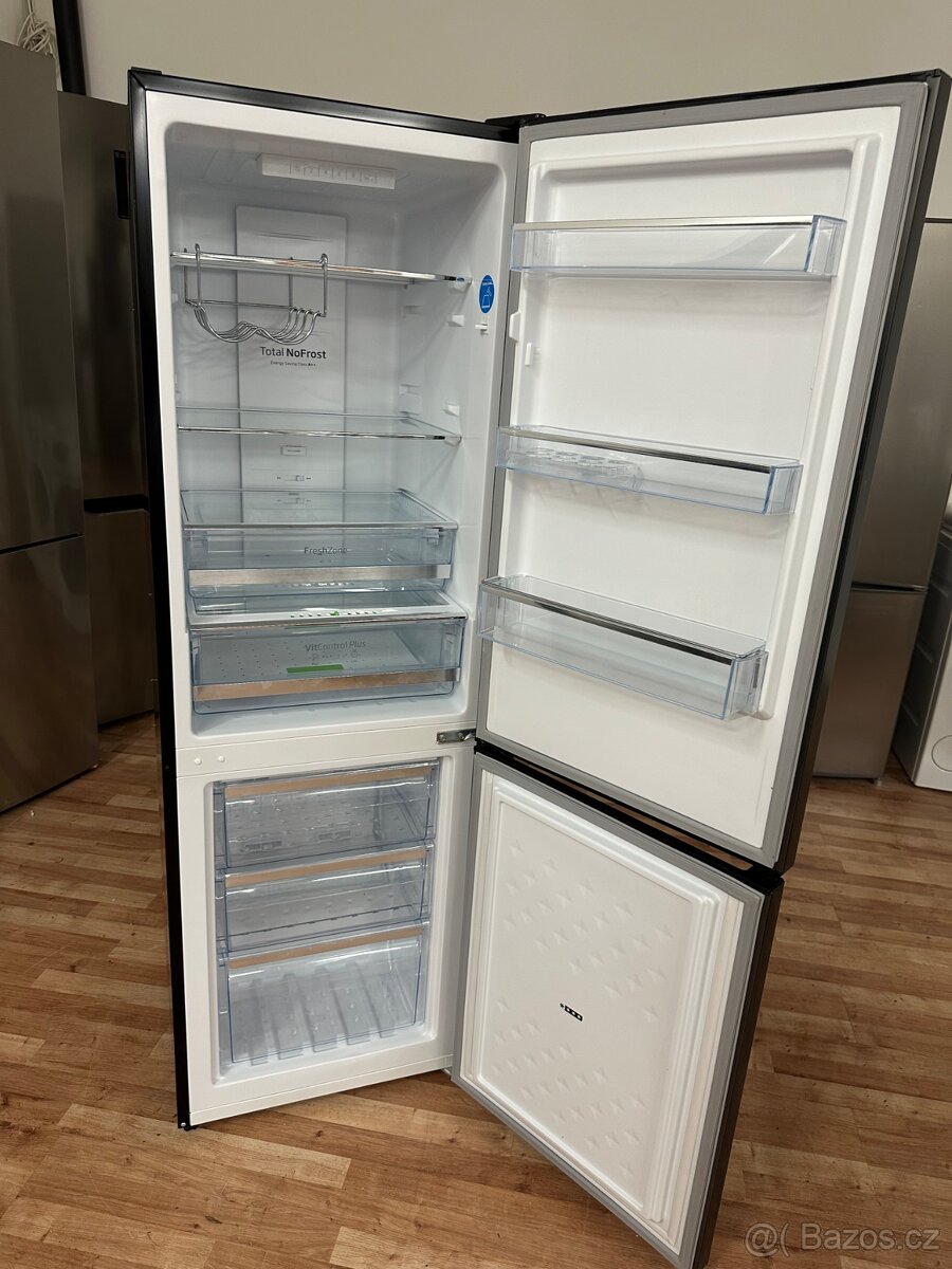 Lednice s mrazákem Amica (288) - 4