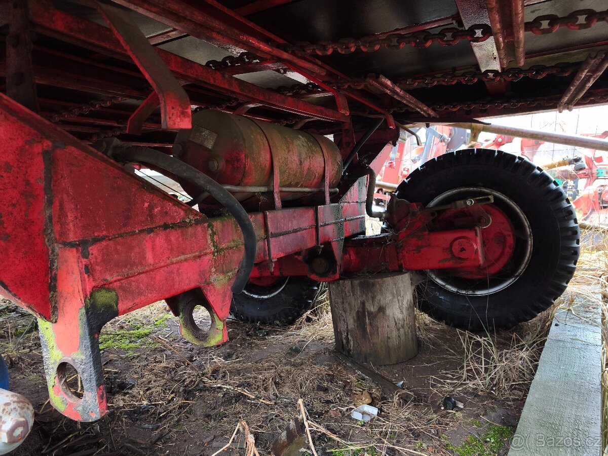 Kverneland Taarup 470 senážní vůz - 4