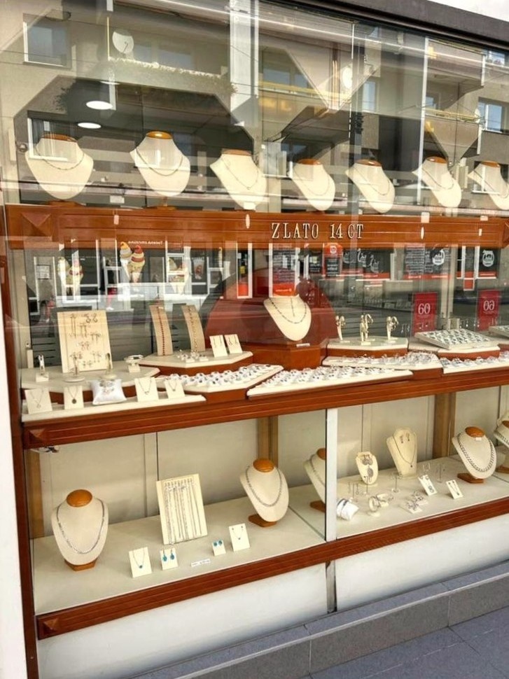 Prodej inventáře klenotnictví. - 4