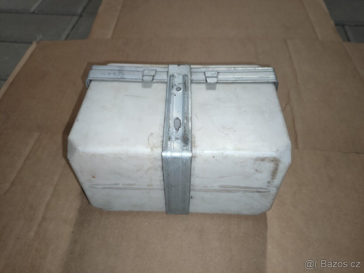 Nepoužitá nádobka ostřikovačů Škoda 100 - 4