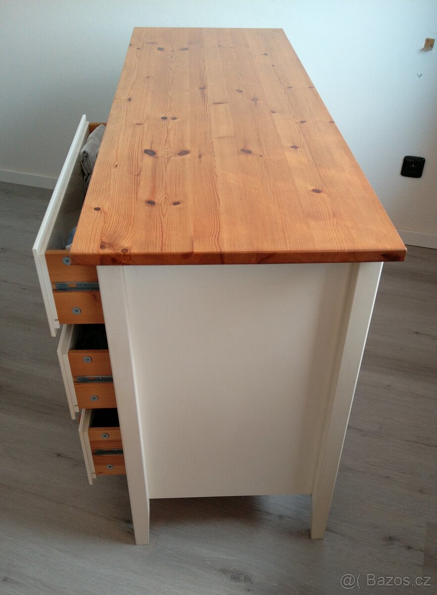 Pěkná zachovalá komoda z masivu - 4