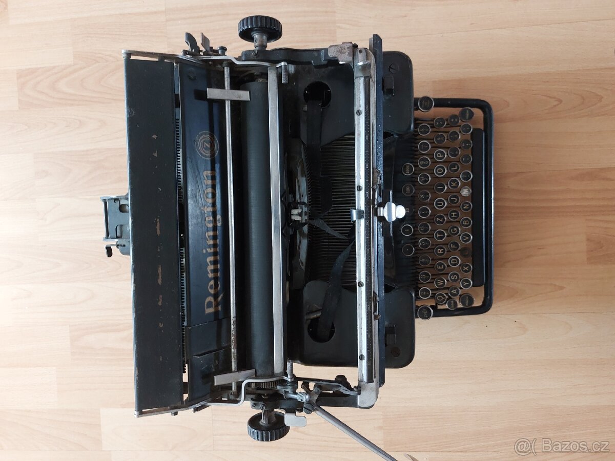 Starý psací stroj Remington - super cena - 4