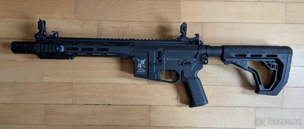 Airsoft M4 + vše potřebné ke střílení - 4