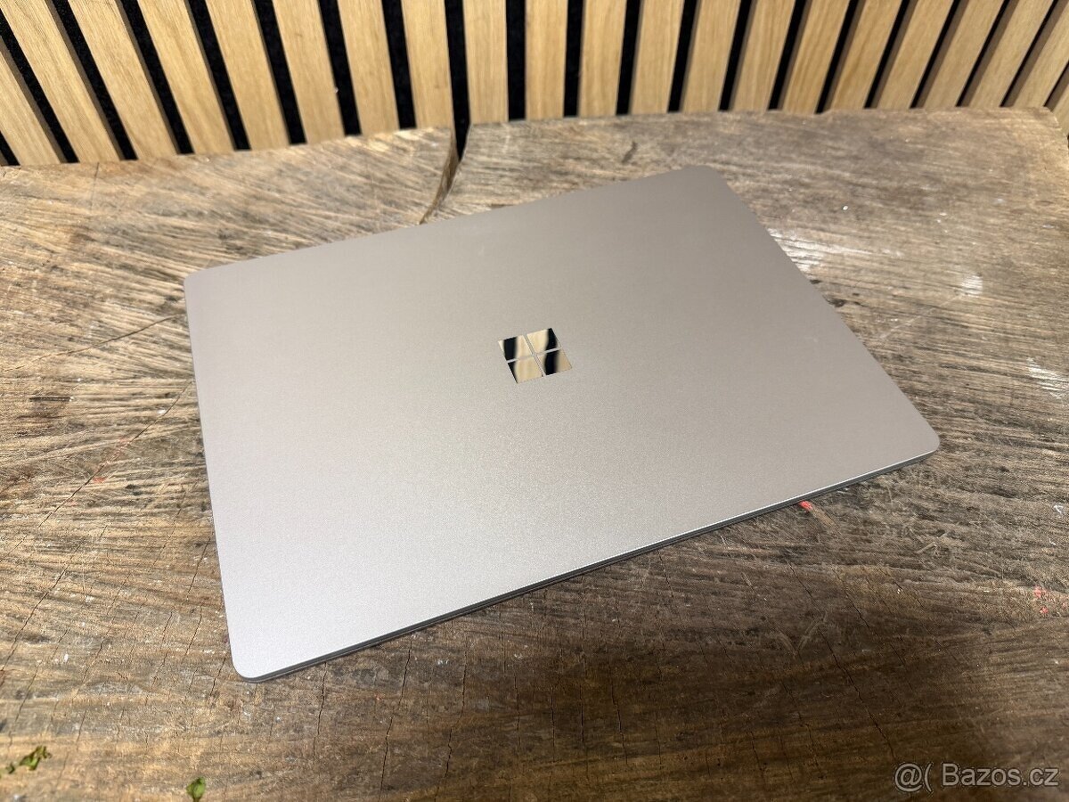 Microsoft Surface Laptop 5 - 13.5", 8GB RAM, 256GB SSD - 4