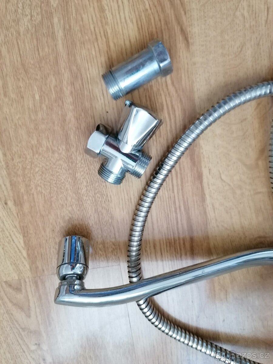KUCHYŇSKÁ BATERIE SE SPRCHOU - 4