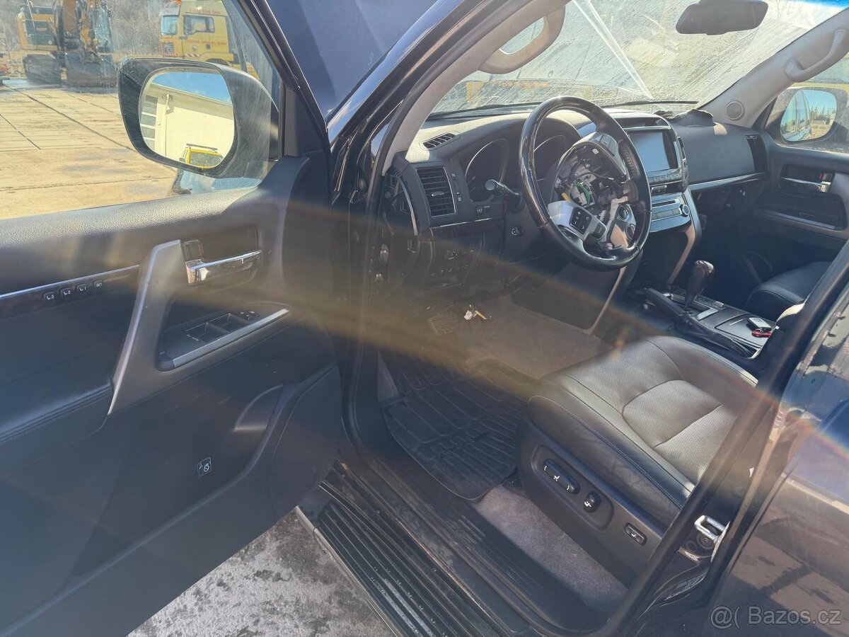 Toyota land cruiser 200 - 4