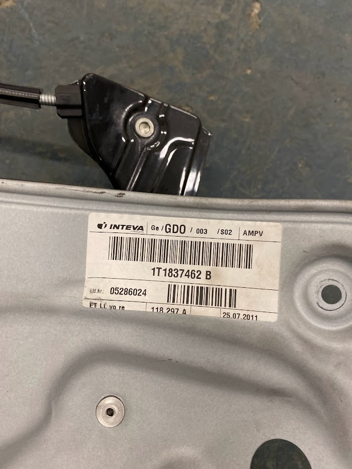 Volkswagen Touran stahovačky oken - 4