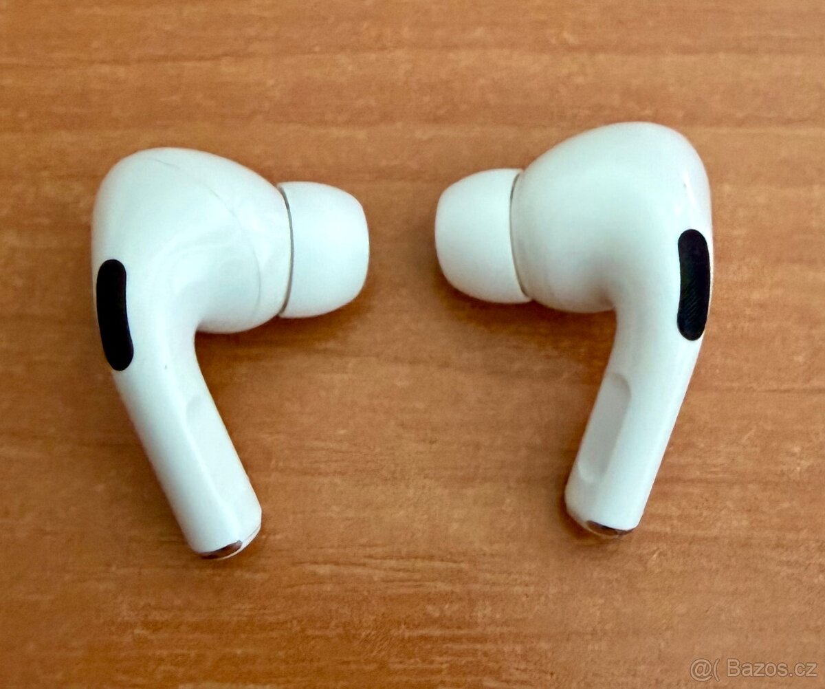 Apple AirPods Pro - 4