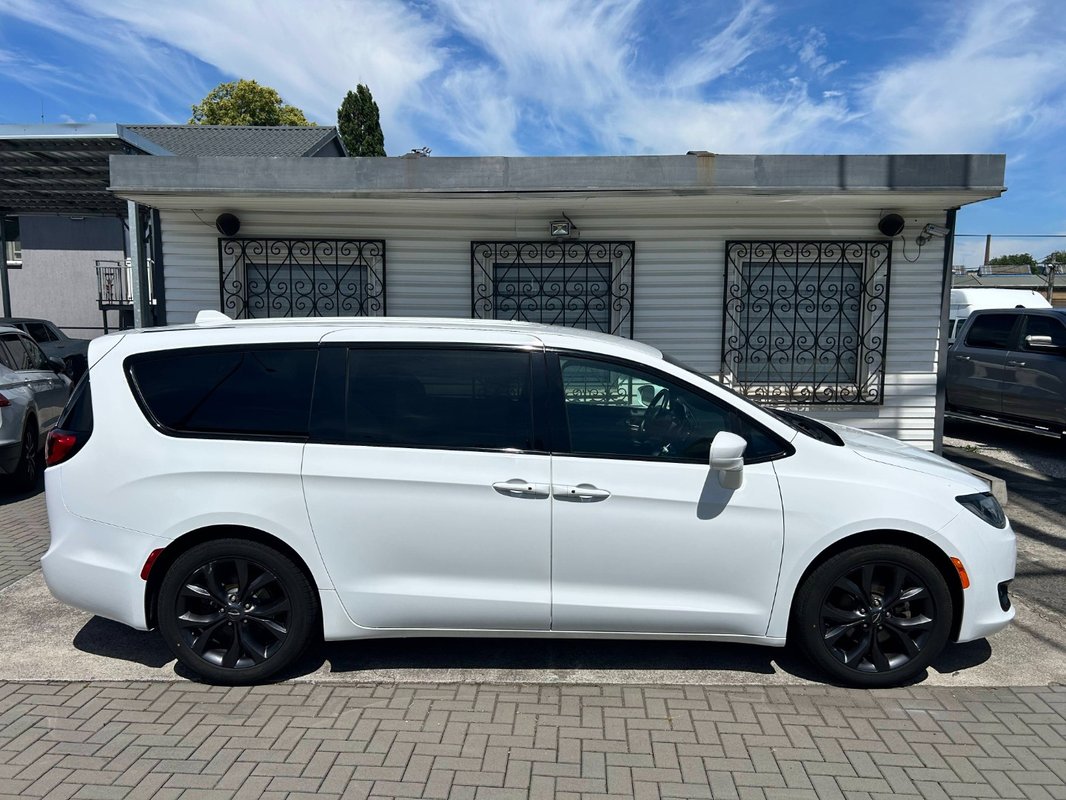 Chrysler Pacifica 3.6 - 2021 - 7 míst 221 kw - 4