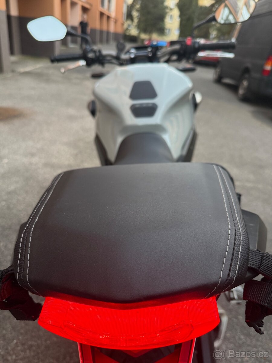 Honda CB 650r - 4