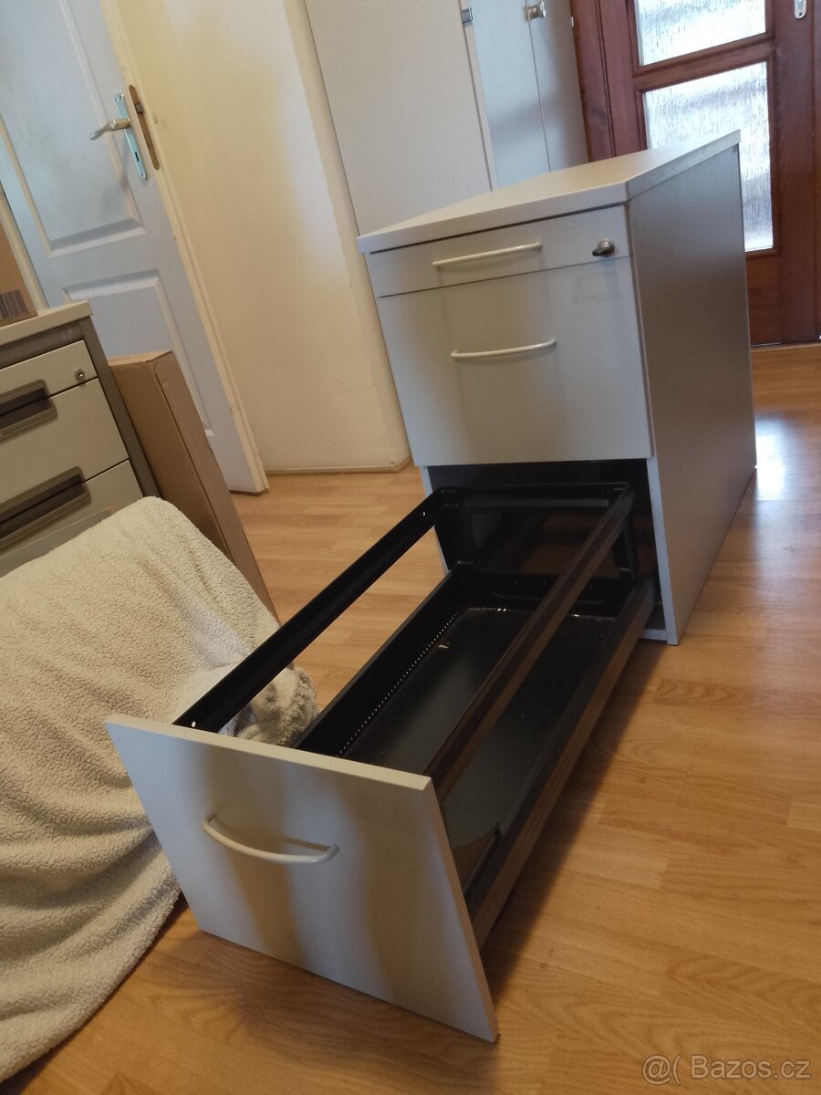 Skříňka se šuplíky - 4