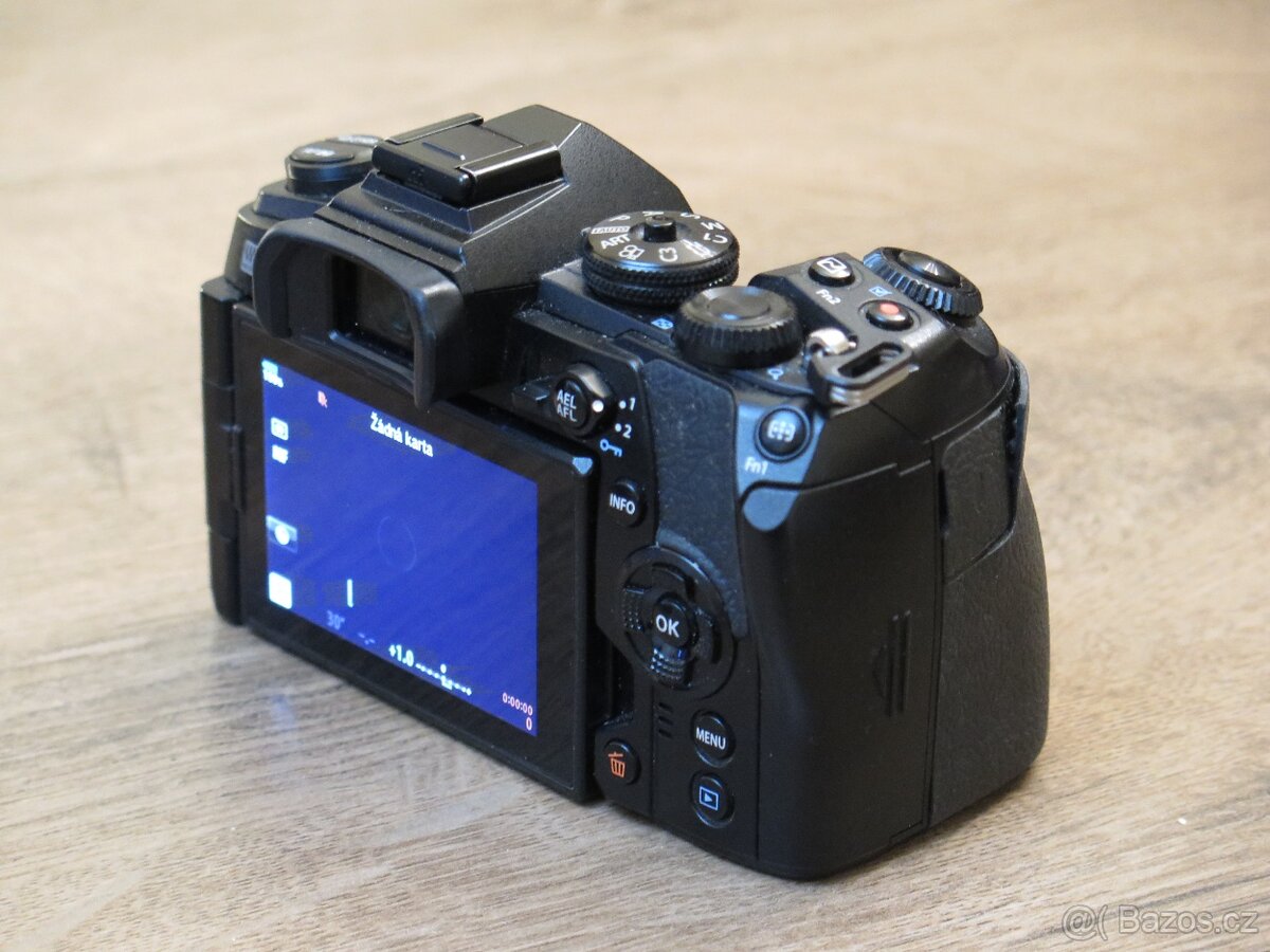 Olympus OM-D E-M1 Mark II tělo + originální grip - 4