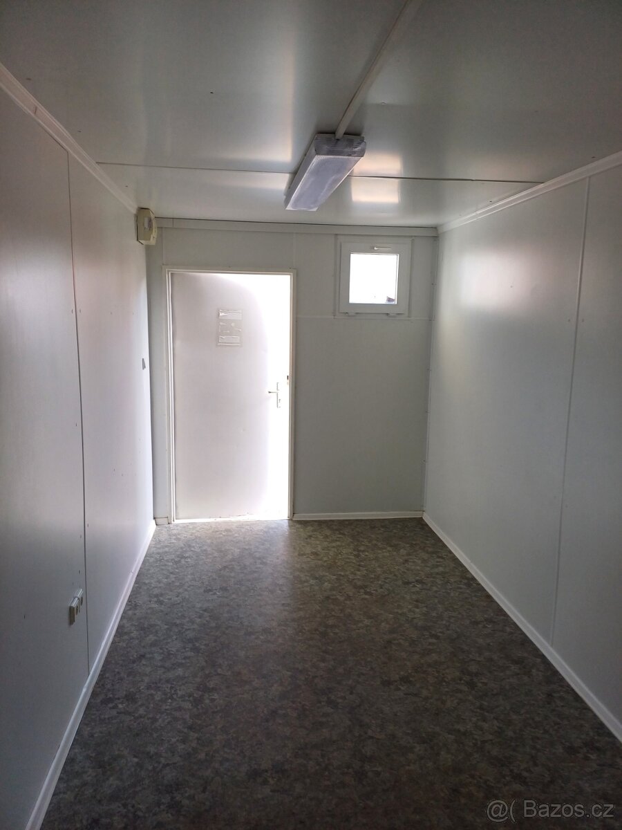 Použitá obytná buňka po částečné opravě - 4