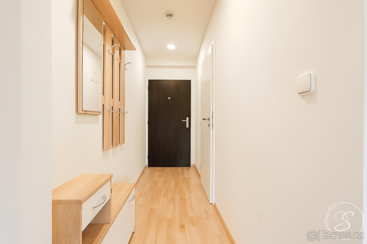 Prodej bytu 1+kk, 23 m2, Praha 5 - 4