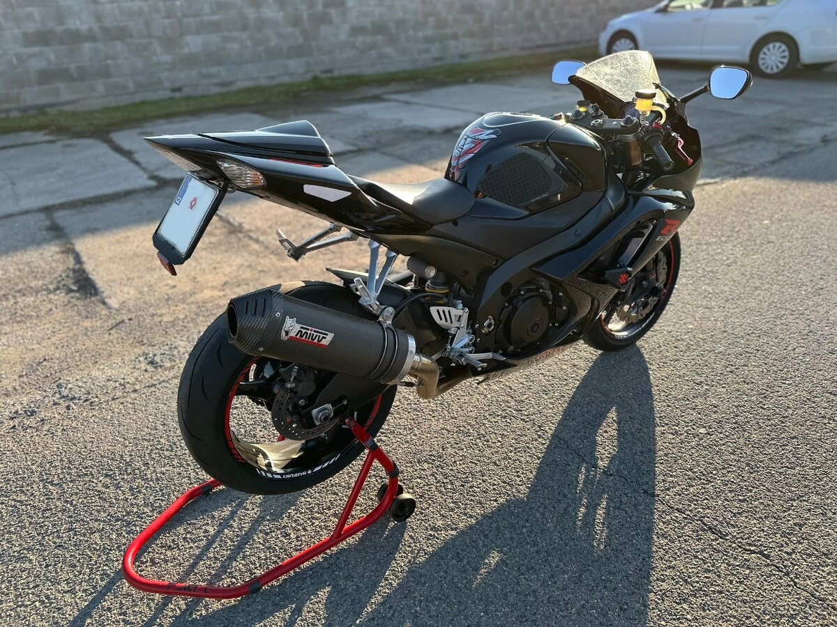 Prodam SUZUKI GSX-R 1000 K7 - 4