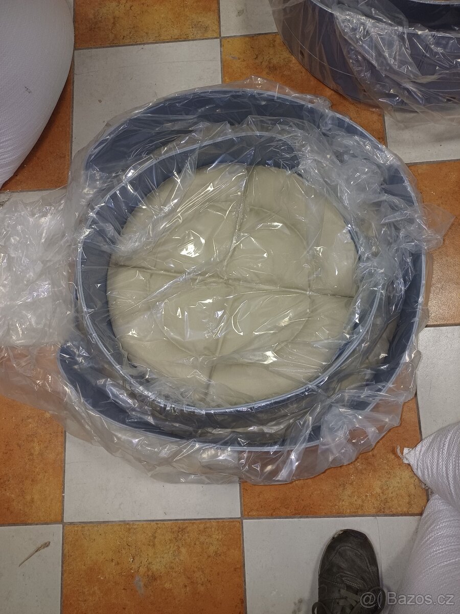 koženkový omyvatelný pelech s polštářkem - 4